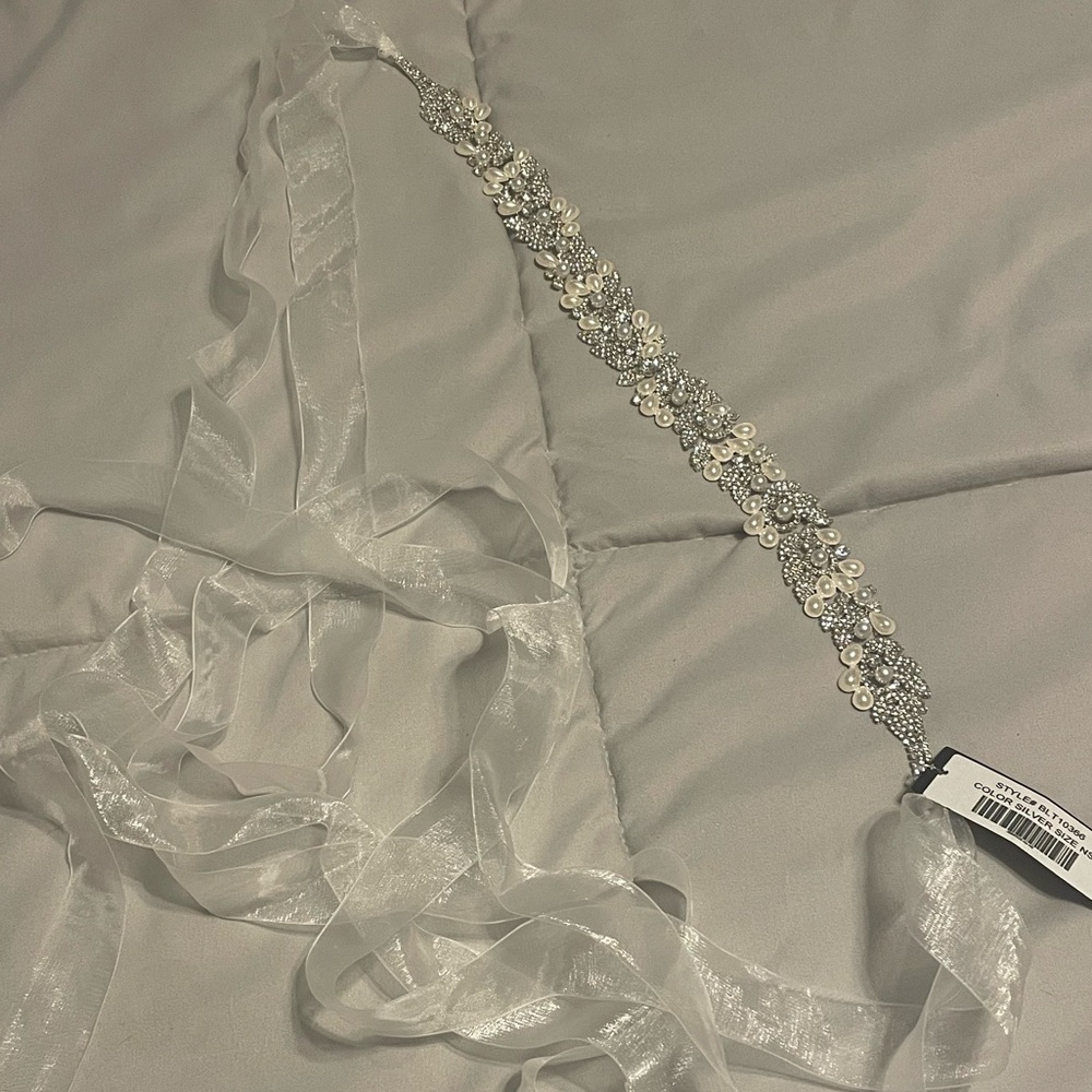 Brand new sash. Perfect for a wedding dress. Lulus